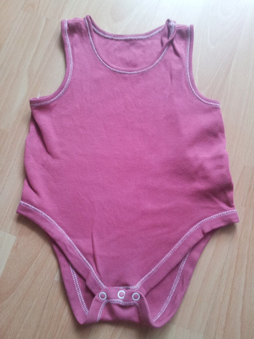 Body weinrot Gr. 80 ohne Ärmel