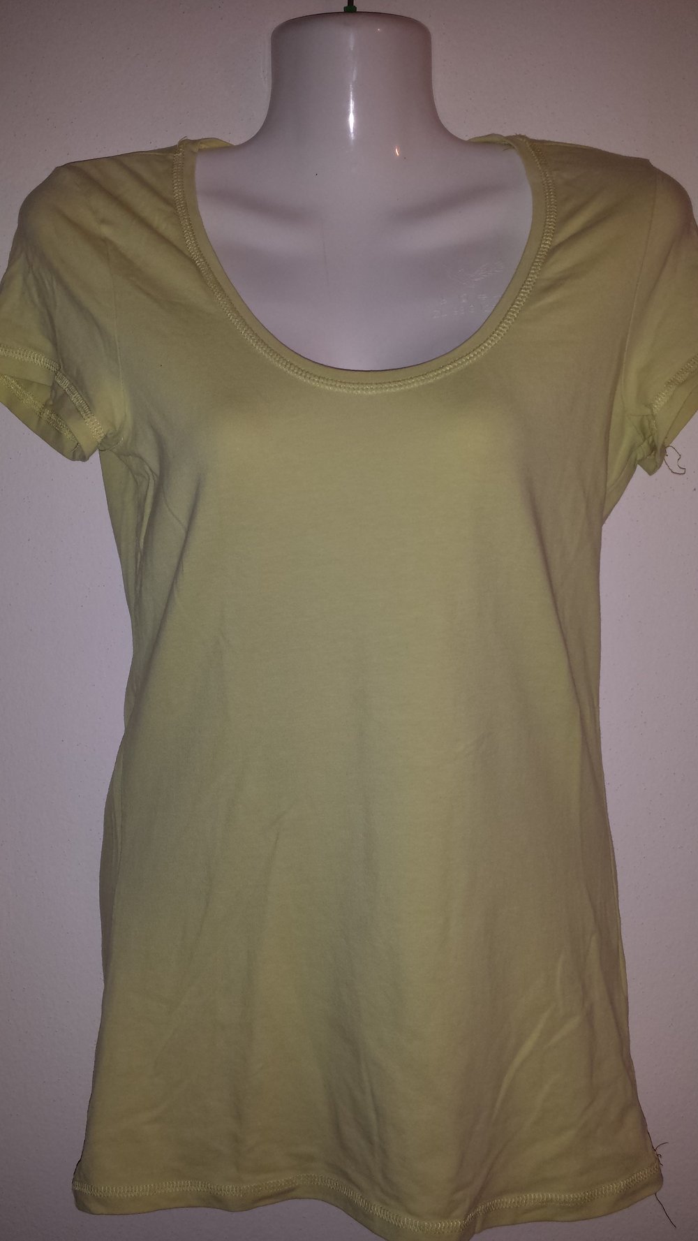 Neuwertiges Shirt, Gr. 34, grünliches gelb