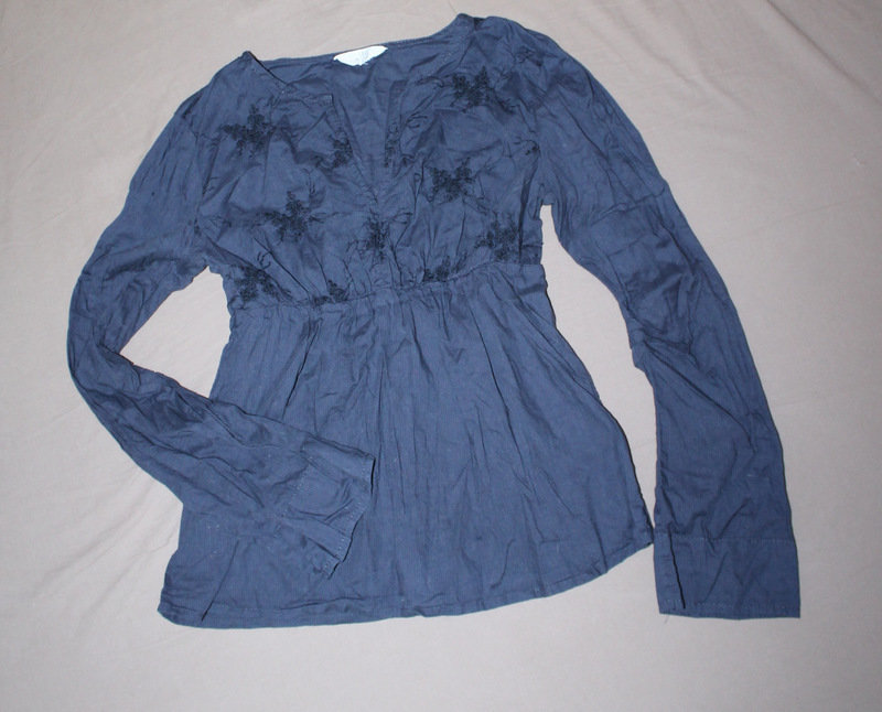 schickes Oberteil / Tunika / Bluse mit Blumenstickerei