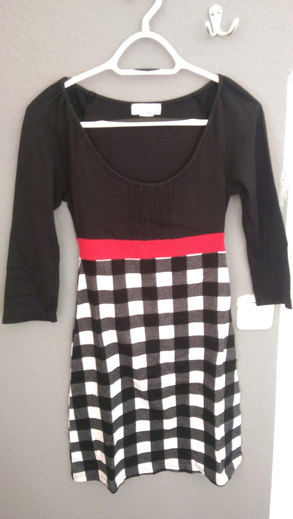 schwarz weiß kariertes Kleid