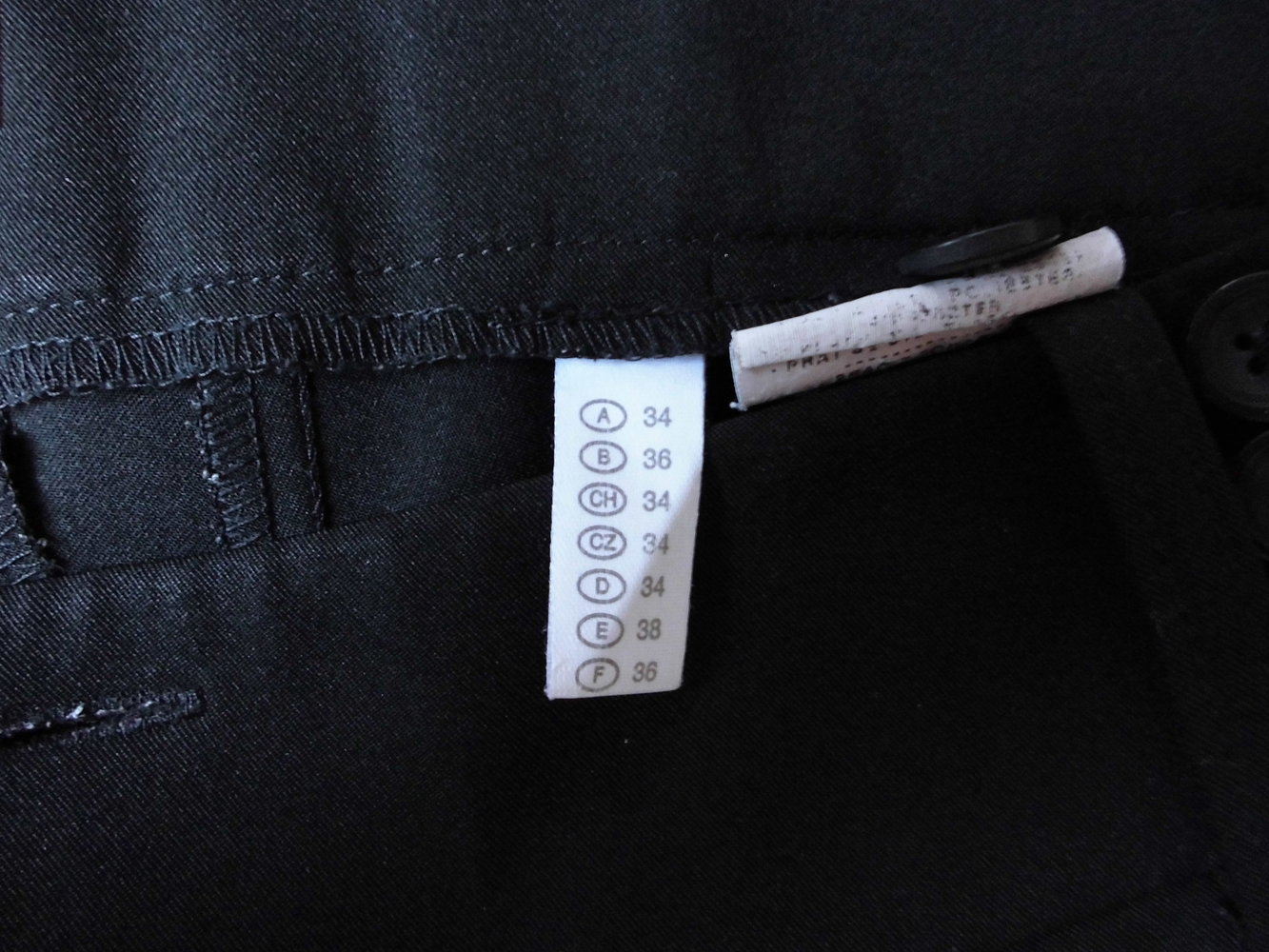 Schwarze Anzugshose mit Bügelfalte