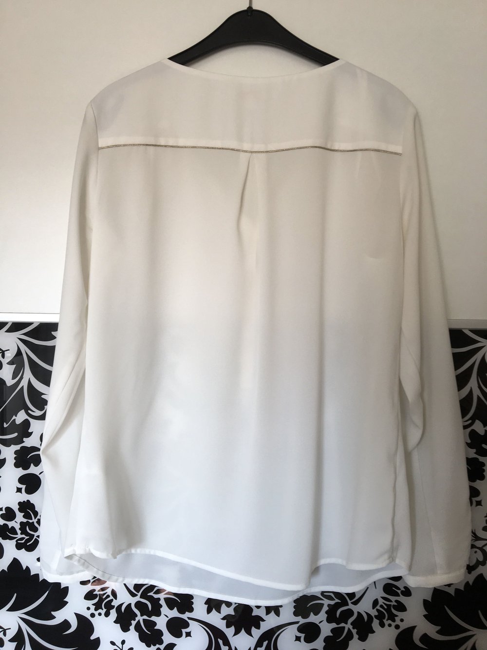 Schöne weiße Bluse