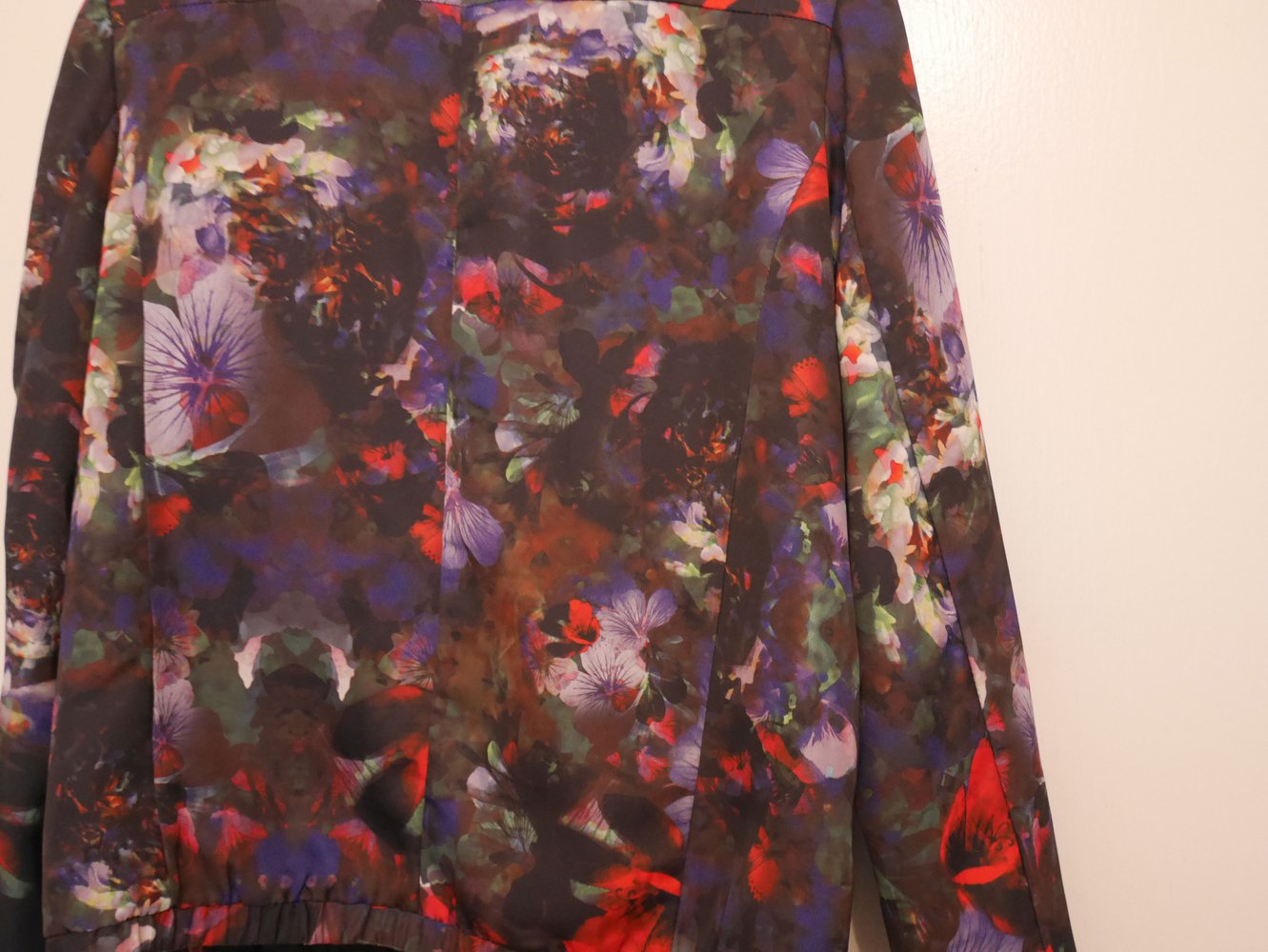 blumige Bomberjacke