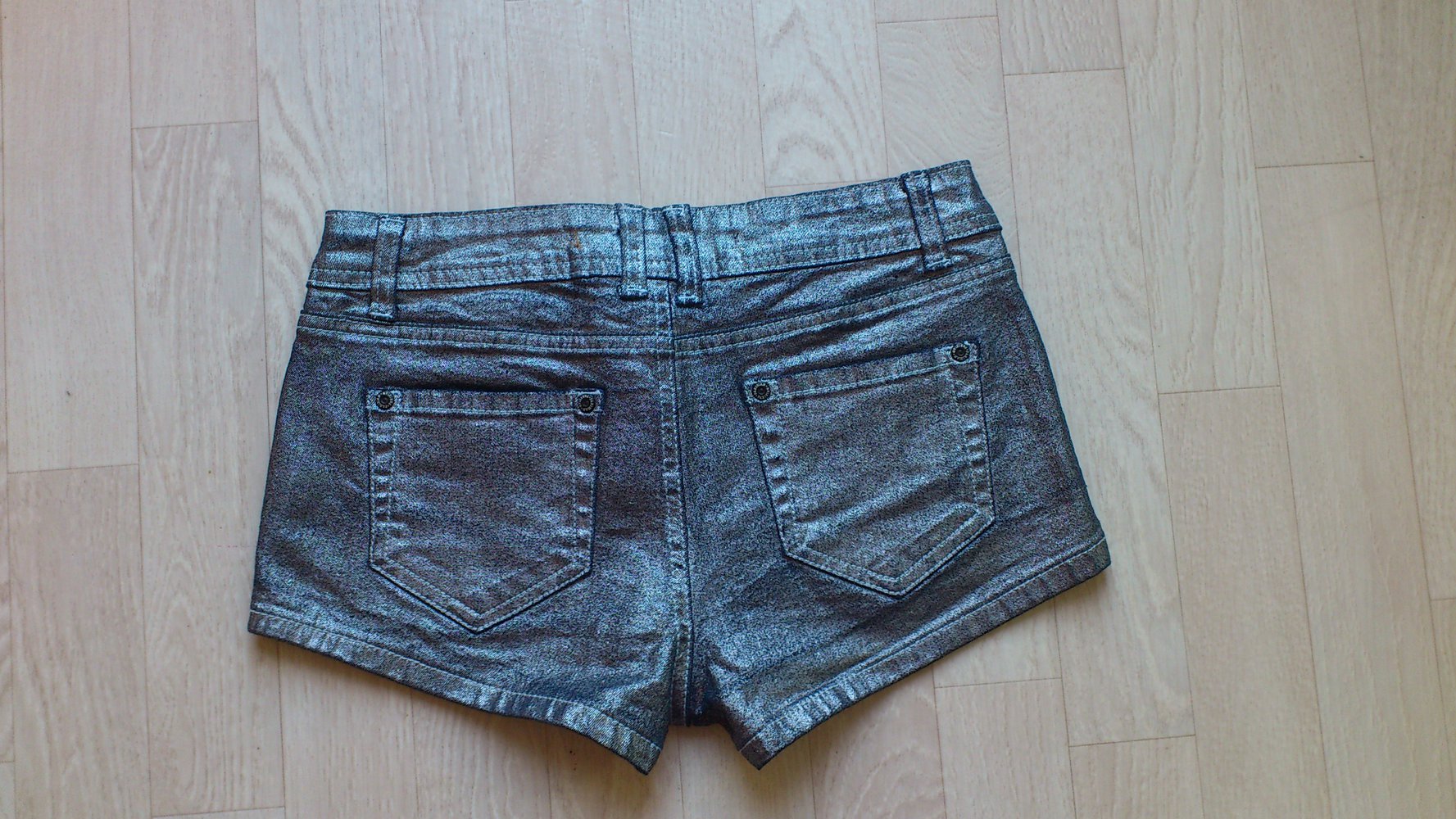 Silber-graue Hotpants