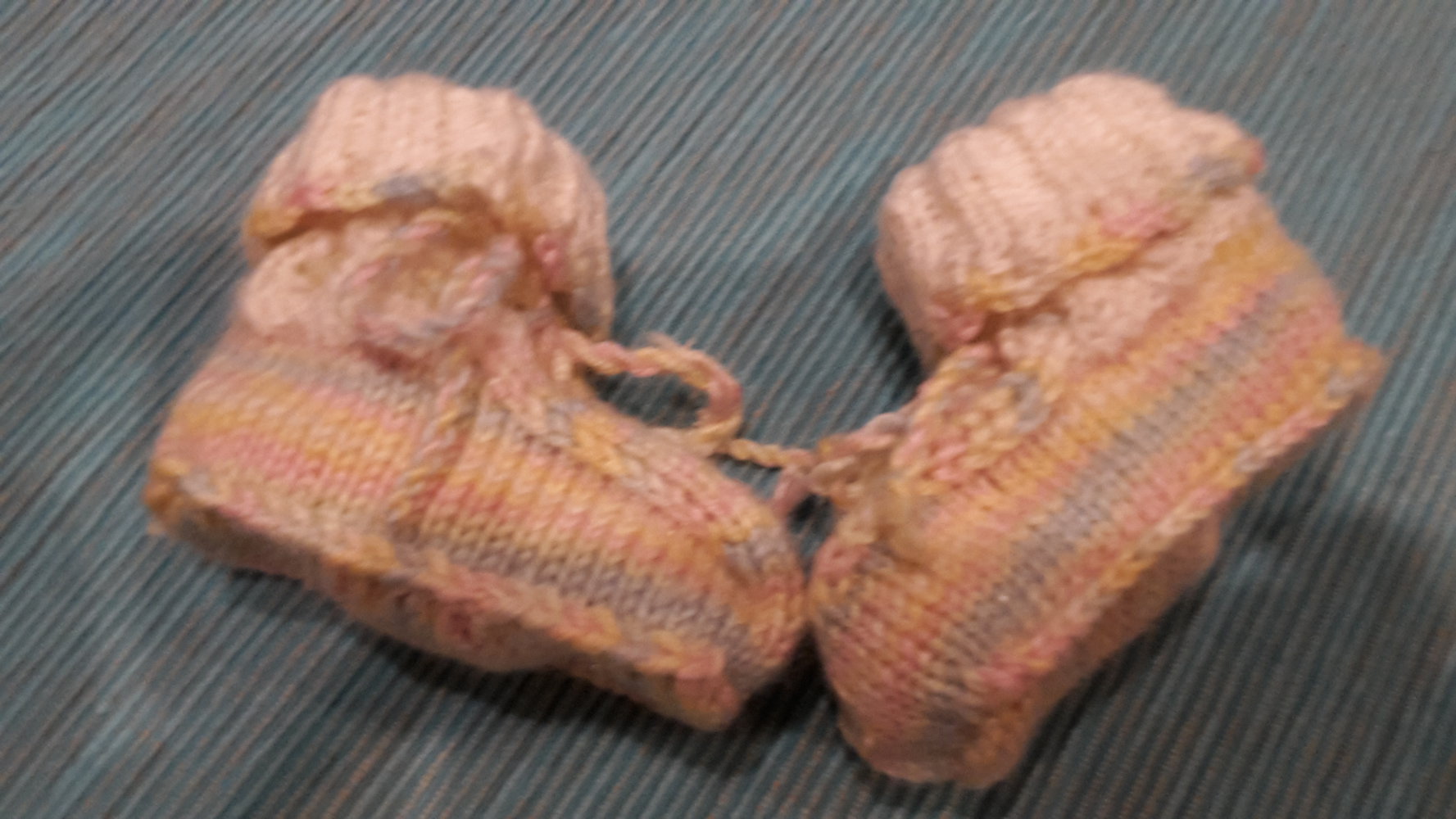 NEU Bunte Gestrickte Socken, Babysocken, süß, Geschenk Babyschuh