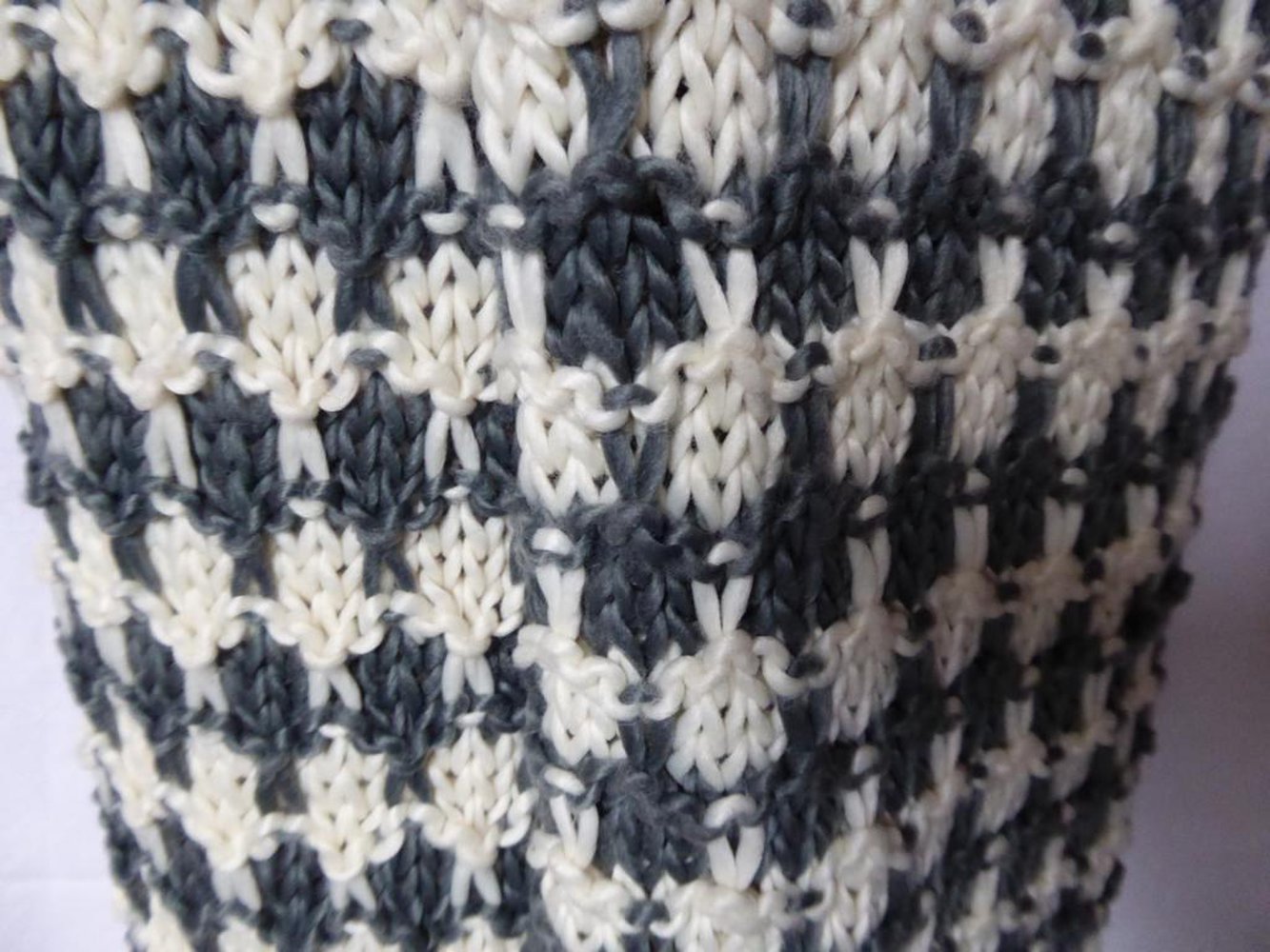 H&M Divided – Strickschal, petrol-grau und cremeweiß - Gebraucht, fast wie neu