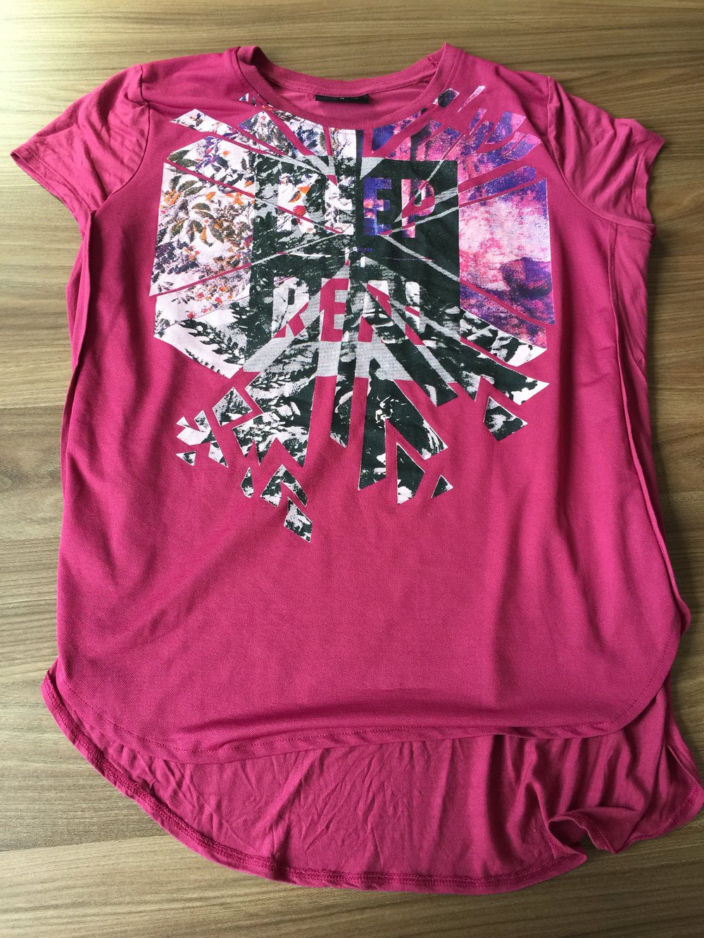 Pinkes Shirt mit Aufdruck