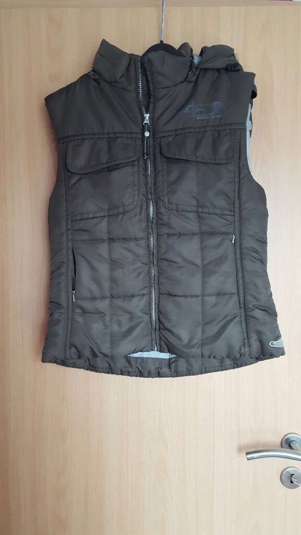 Braune ärmellose Jacke