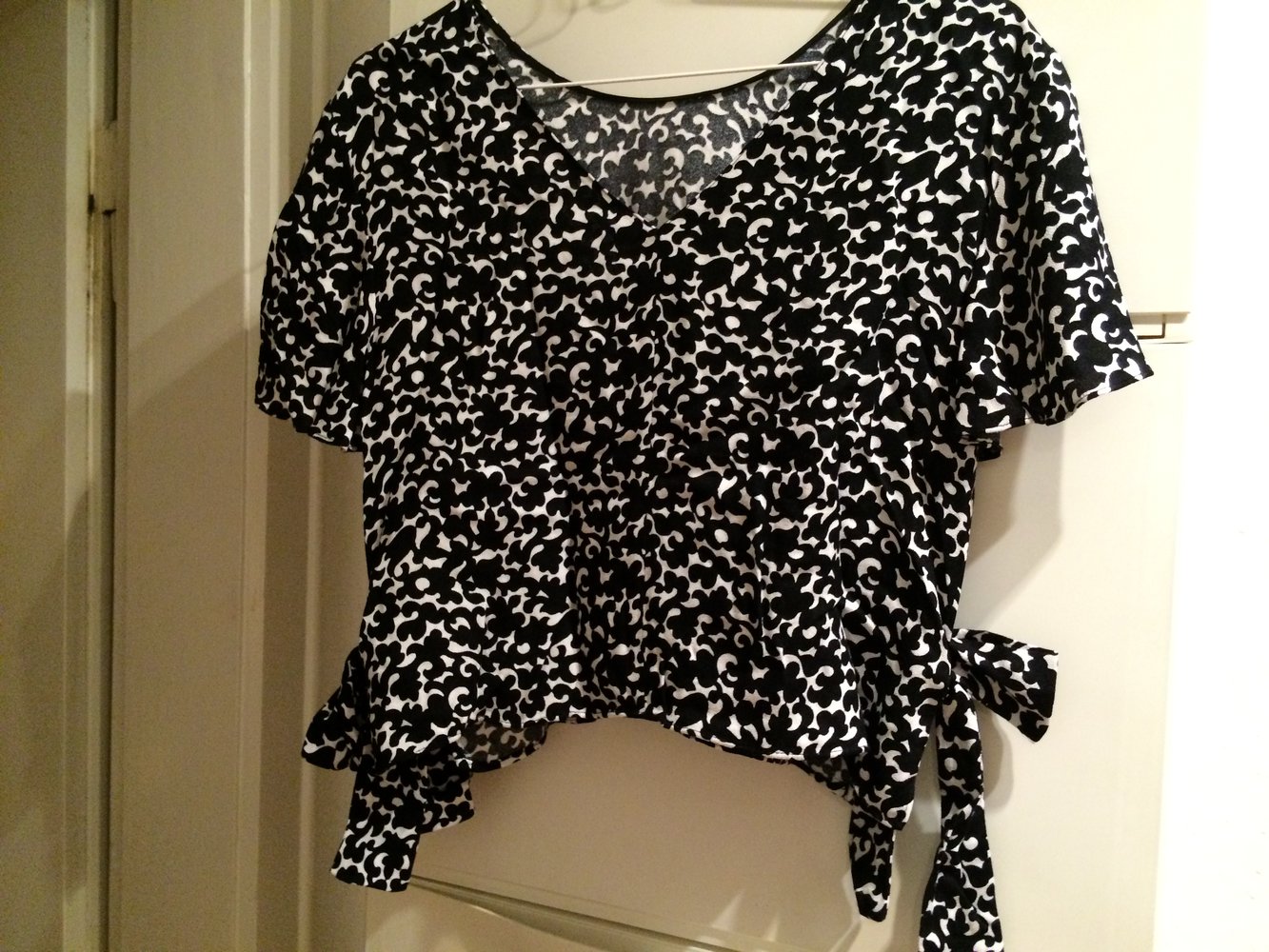 cropped Top mit Bändern/Schleifen 