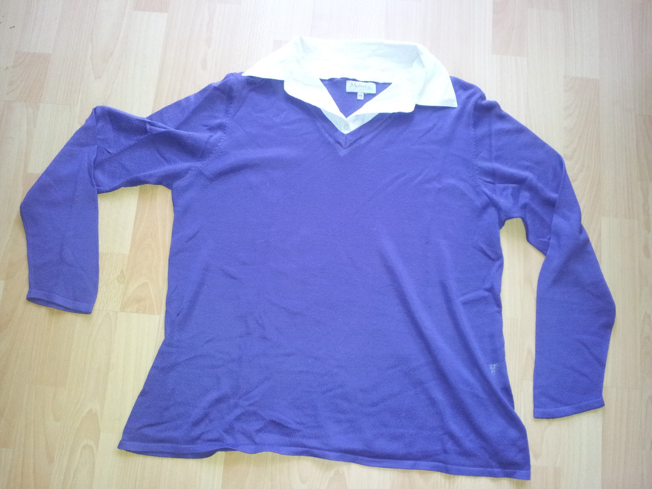 Pullover mit Blusenkragen lila weiß