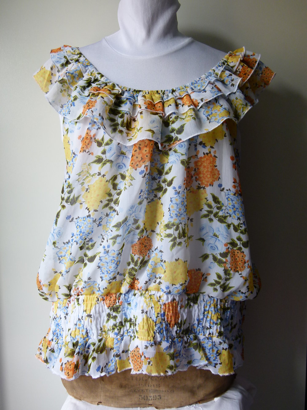 Carmen Shirt Tunika Long Bluse, weiß mit Blumenmuster, Mori Floral Boho Sommer Strand Romantik Elfen