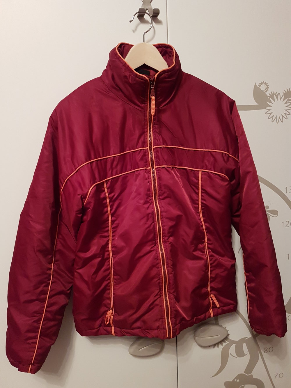 rote bordeaux farbene Jacke Übergangsjacke, leichte Winterjacke