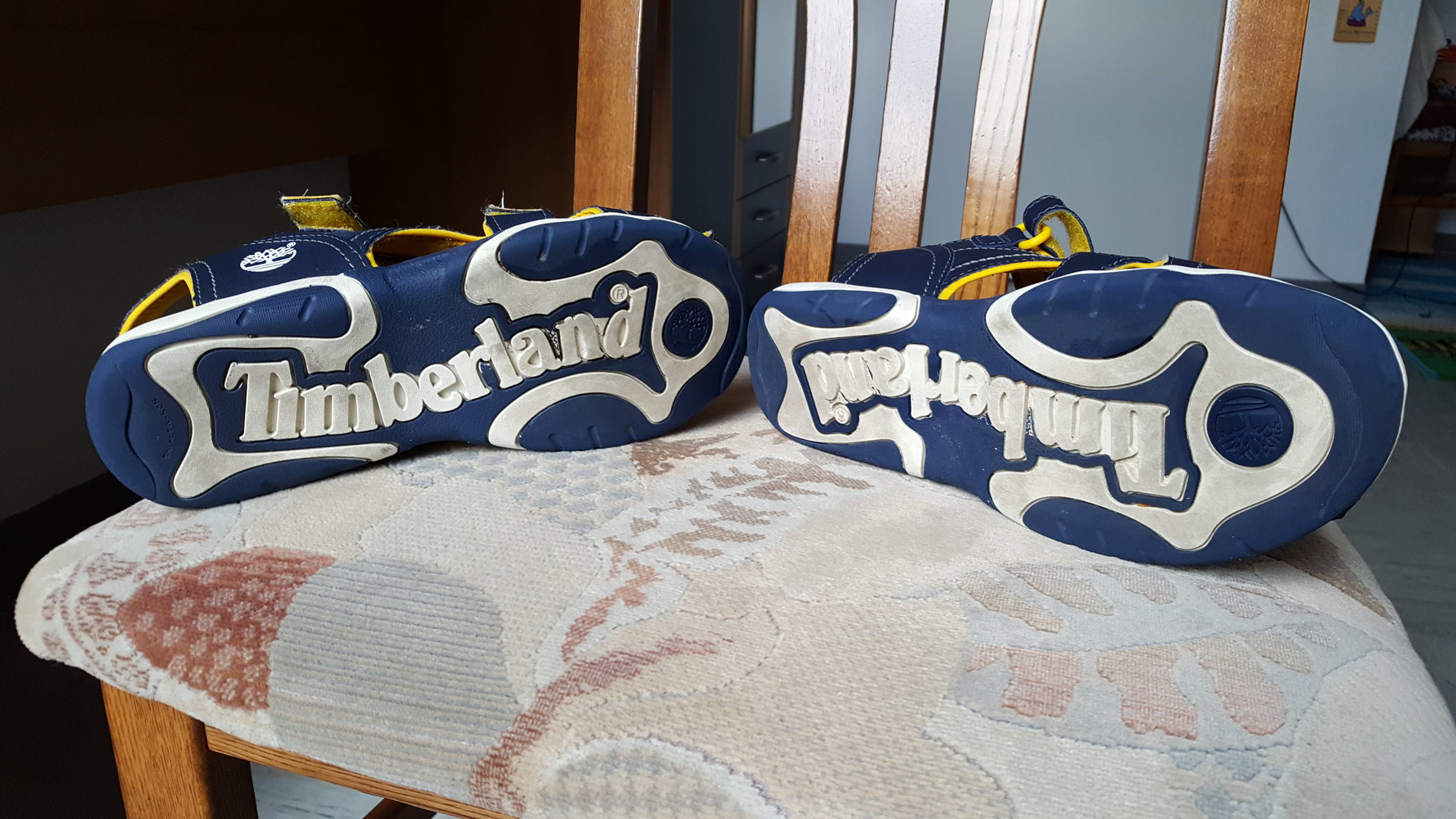 438. Neuwertige Sandalen von Timberland, Gr. 39 