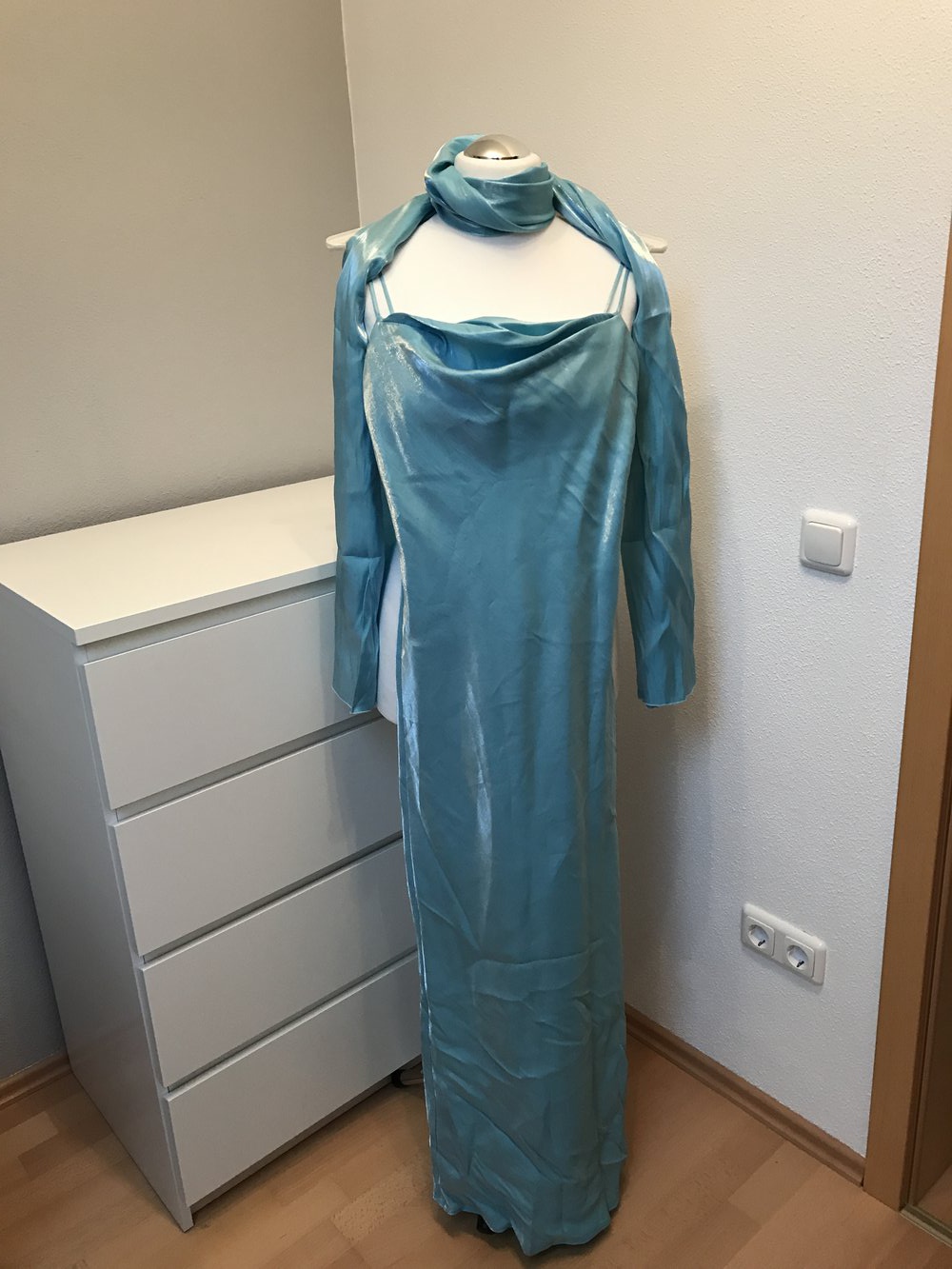 *Schönes hellblaues schlichtes Abendkleid in der Gr. XS*