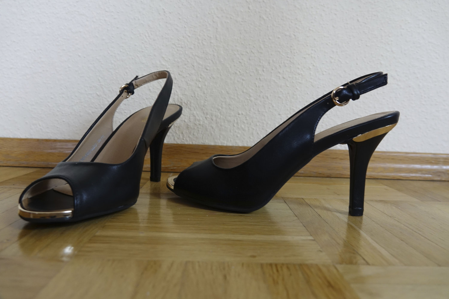 Stylische offene Pumps NEU / High Heels