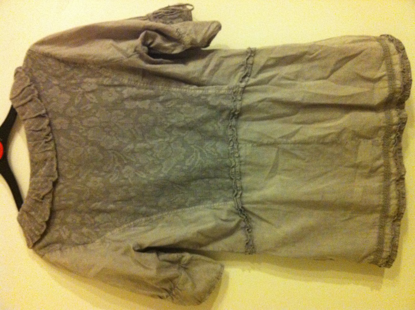 Neue graue Bluse mit Spitze