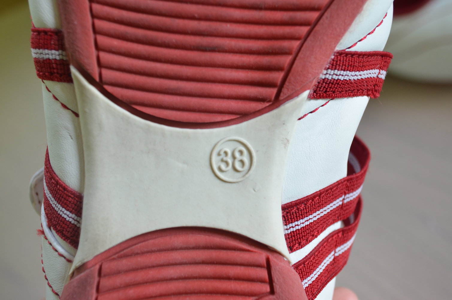 Weiß rote Ballerinas mit Sternen