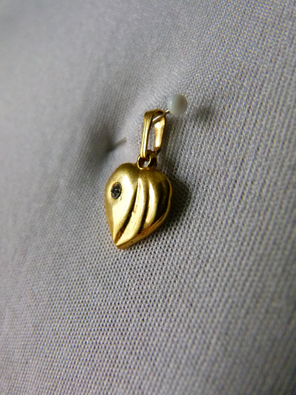 Herz Anhänger, goldfarbenes Metall mit Strass-Steinchen, Modeschmuck Vintage Mori