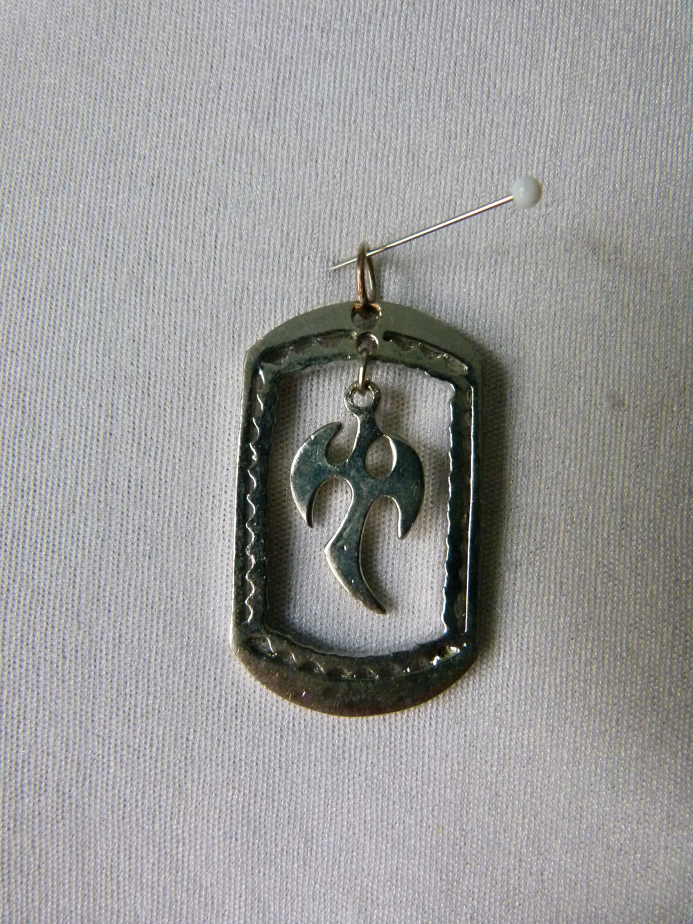 Tag Anhänger, silberfarbenes Metall mit Tribalmotiv, Modeschmuck, Gothic Boho Festival  Larp Goa Ethno