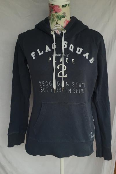 Blauer Kapuzenpulli