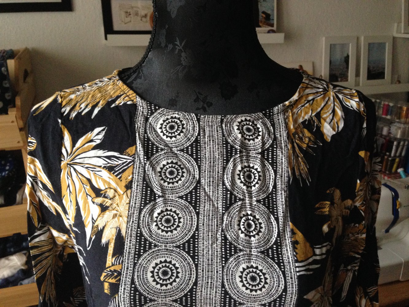 Gemustertes Kleid 