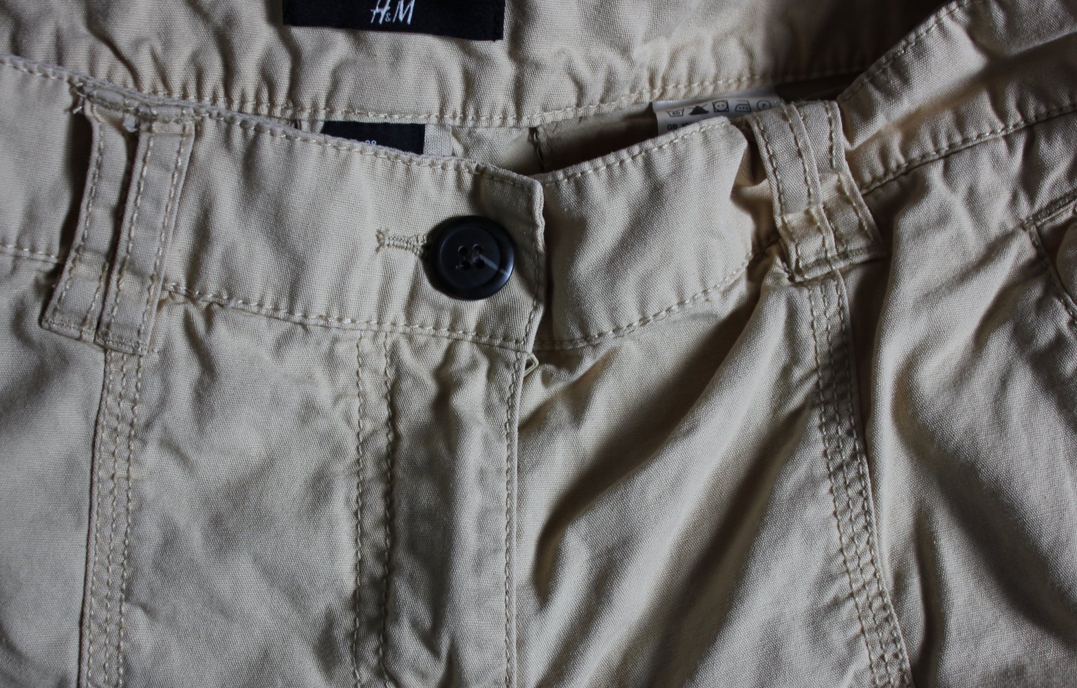 beige Shorts