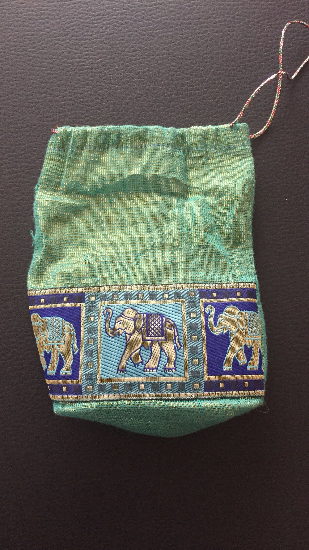 Kleines Stofftäschchen mit Elefanten 