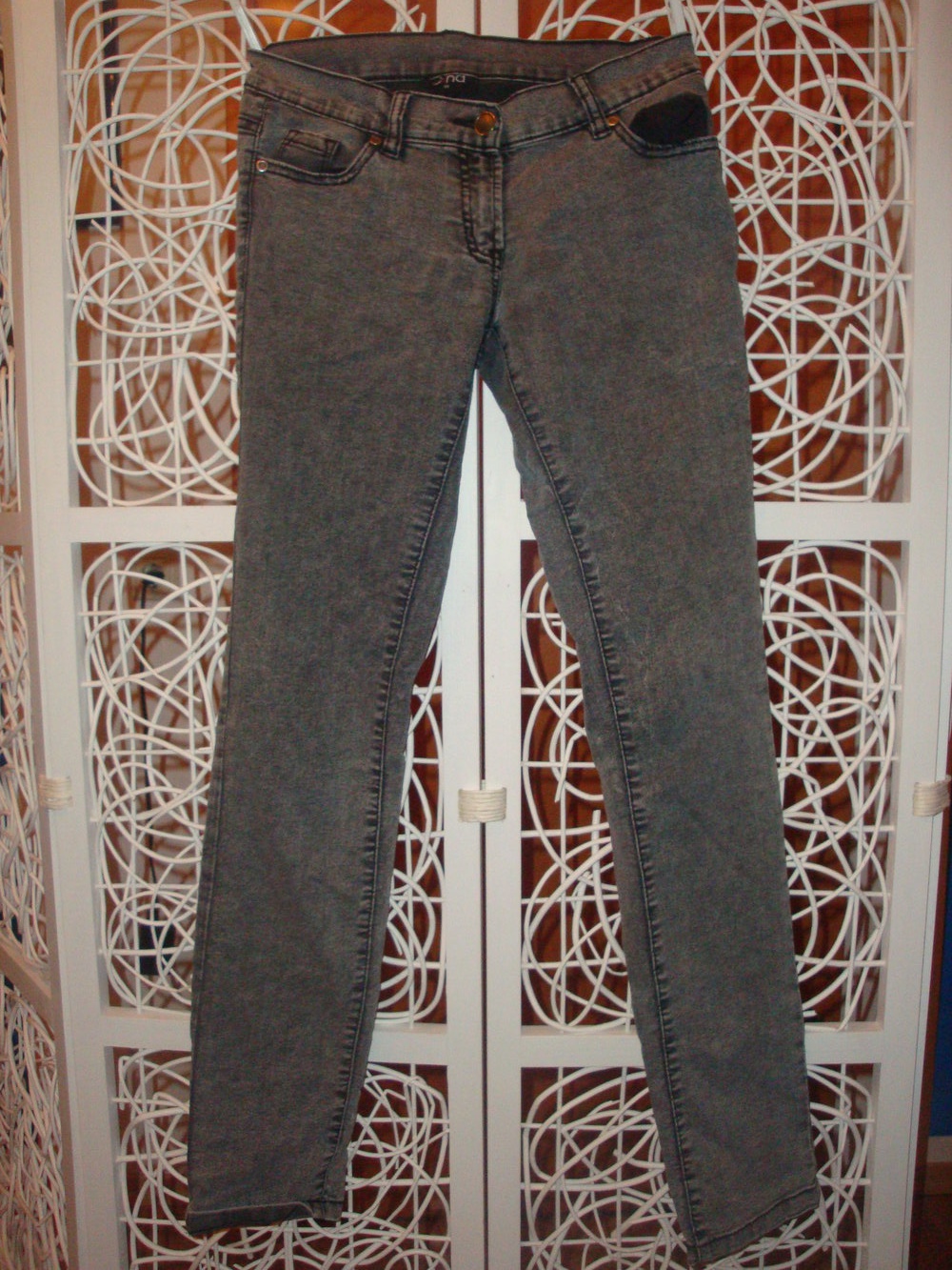 Röhrenjeans grau