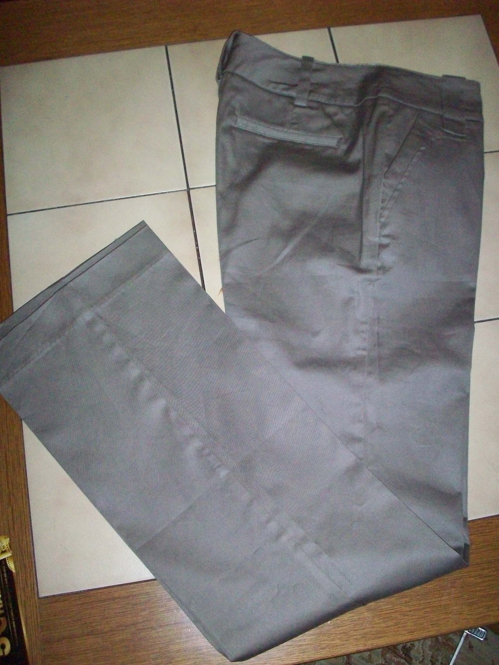 Orsay Hose satingruen 