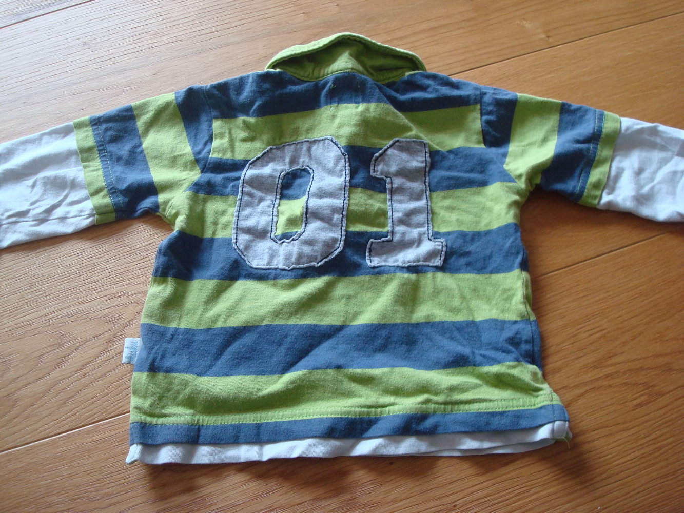 2 Langarmshirts / Pullover in Grün