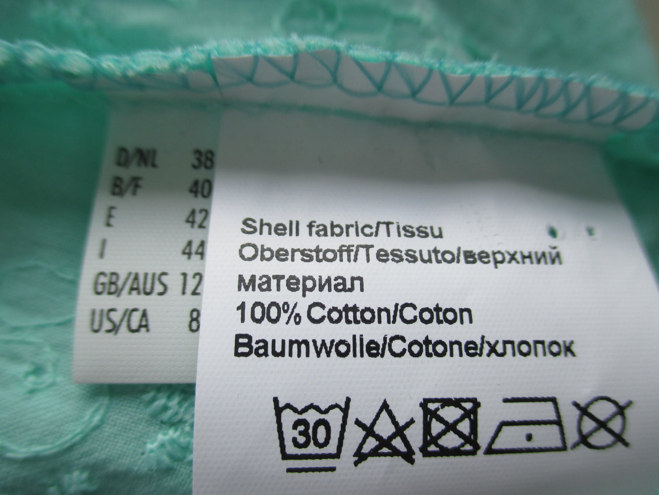 moderne Trachtenbluse in Türkis mit Ton in Ton Stickereien, Label: Himmelblau, Gr. 38 , neu mit Etikett
