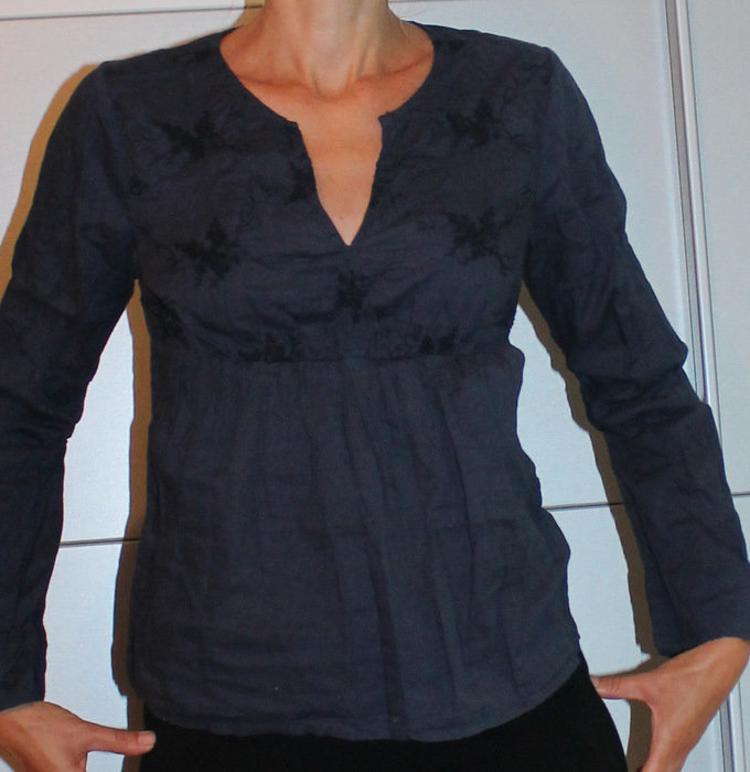 schickes Oberteil / Tunika / Bluse mit Blumenstickerei