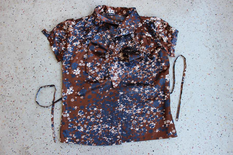 SINÉQUANONE Satin Schluppen-Bluse, franz. Gr. 38, braun blau weiß