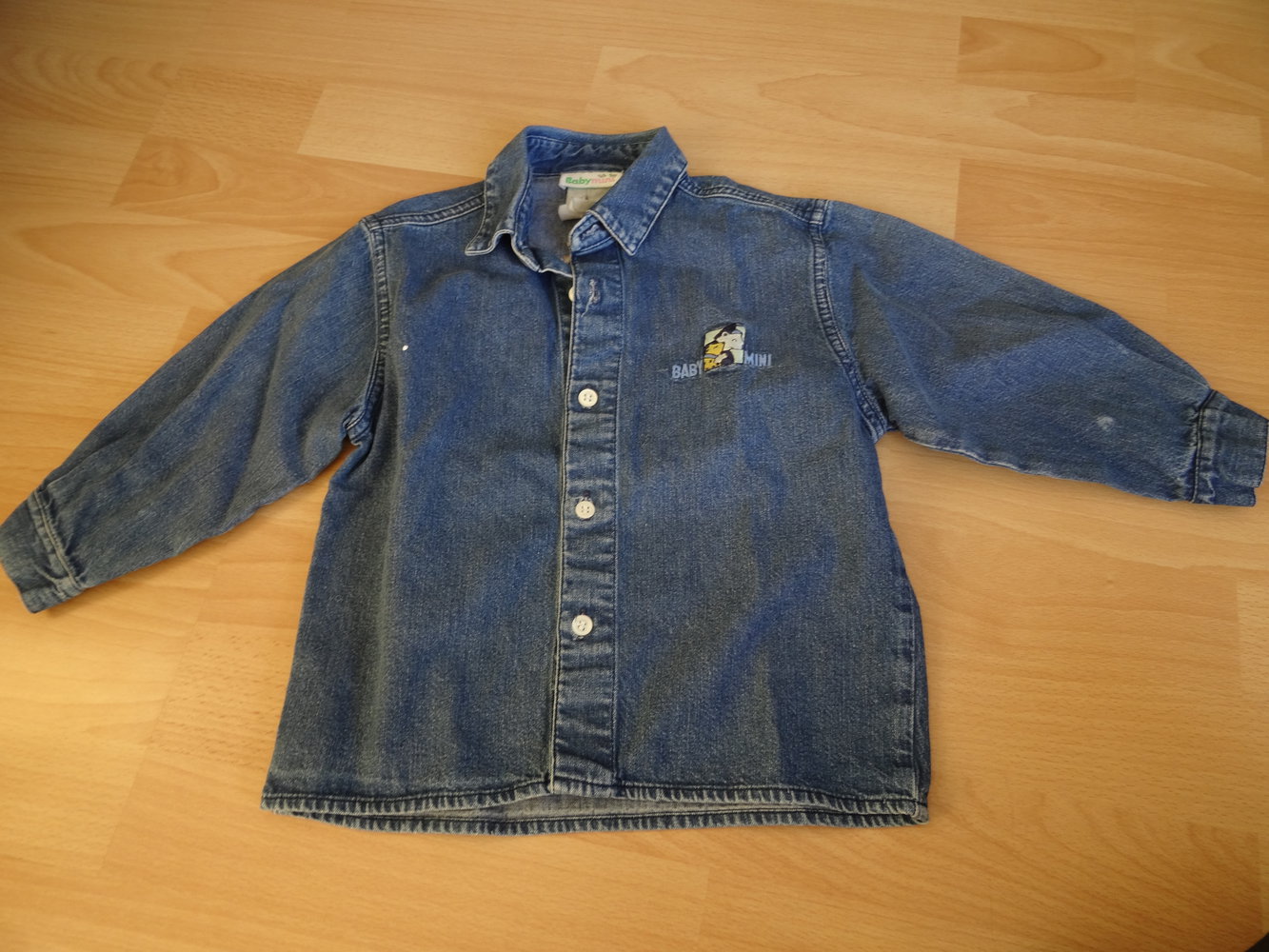 Jeanshemd ca. Gr. 98/104 (angegebene Gr. 3 Jahre)