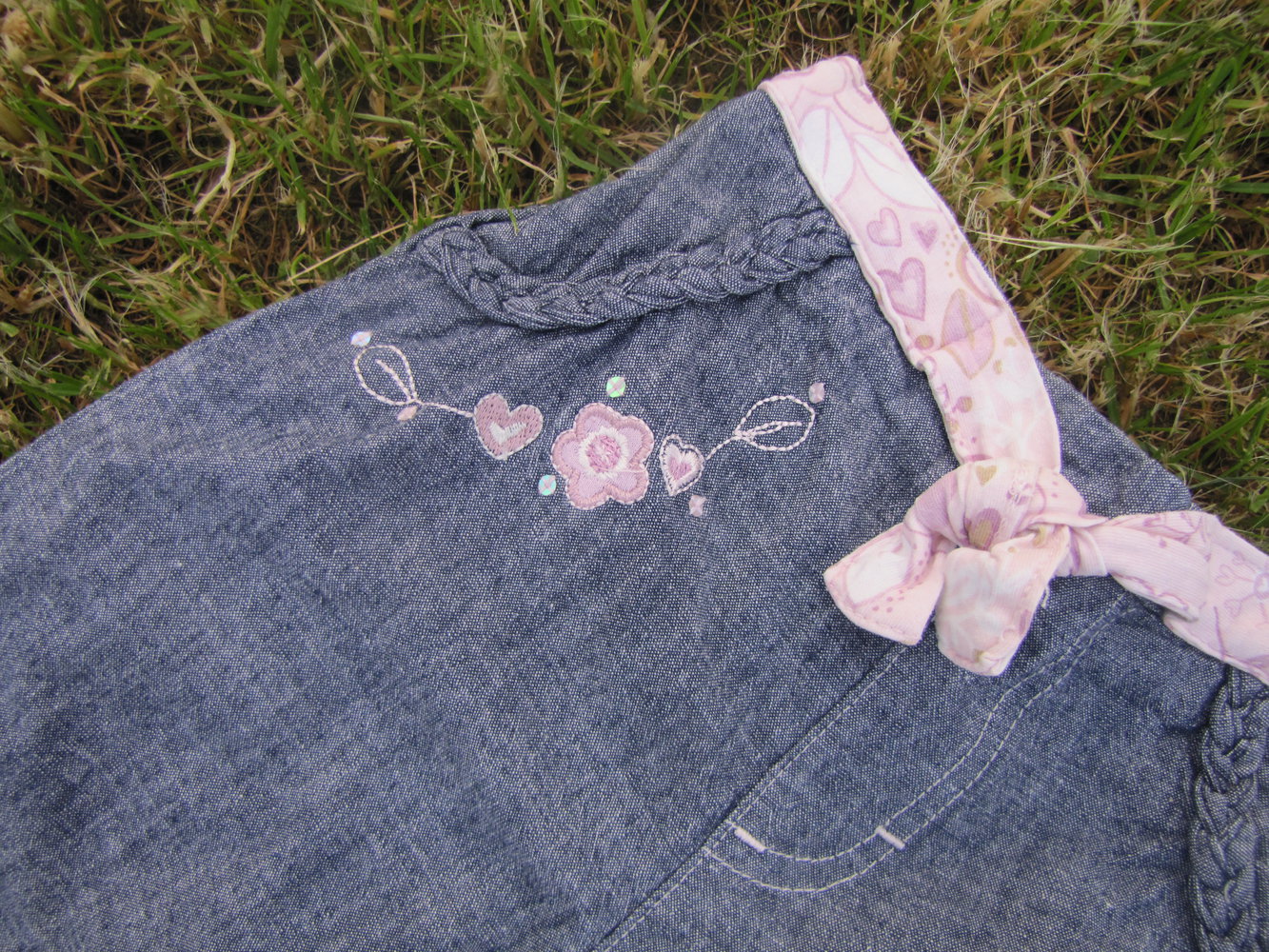 Leicht gefütterte Denim Stil Hose mit Stickerei und Pailetten Gr. 80
