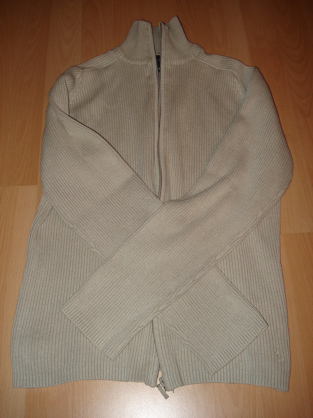 beige Strickjacke