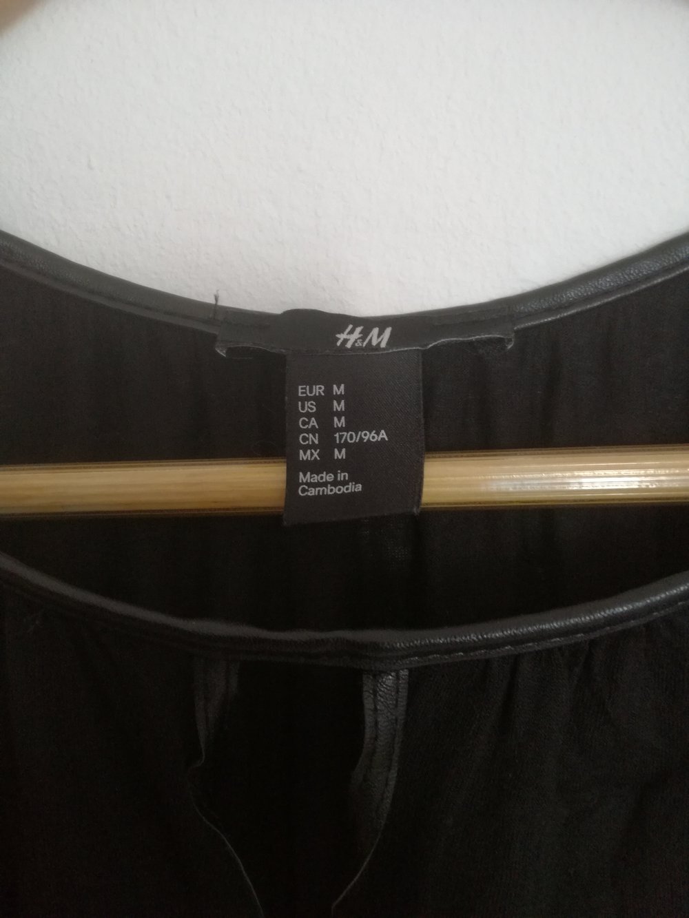 Schickes Top mit Lederelementen von H&M