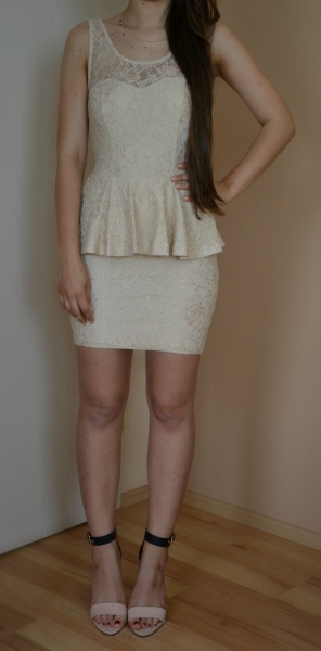 Wunderschönes nude creme Spitzen Peplum Kleid enganliegend Blogger 34 XS wie neu