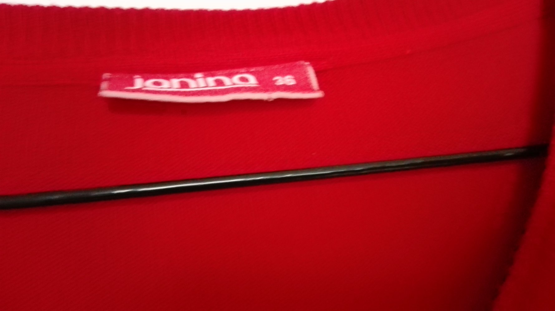 roter Cardigan 