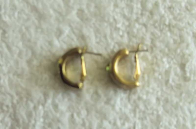 Goldfarbene Halbcreolen