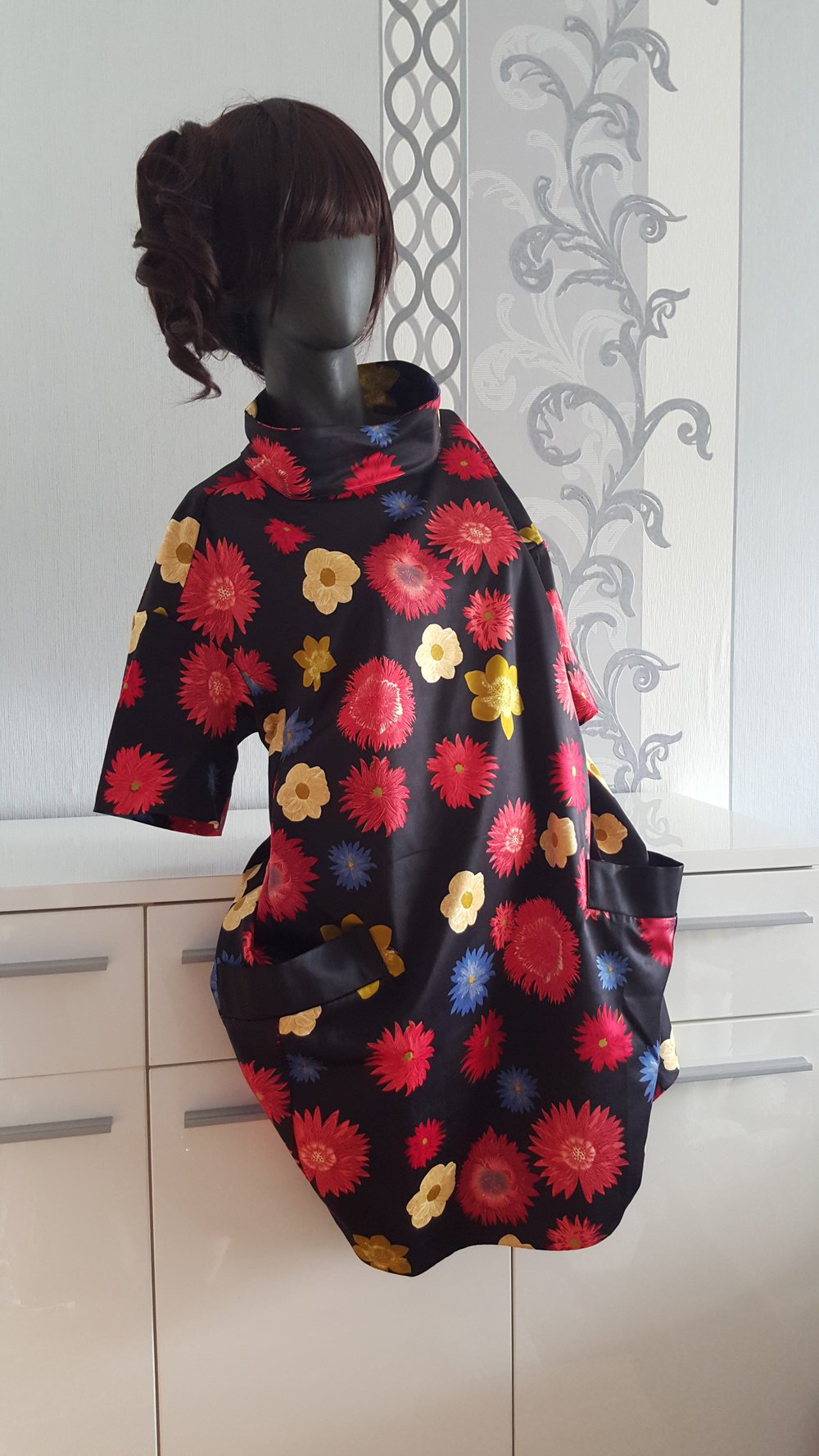 Schönes blumiges farbenfrohes Kleid 42 XL Blumen