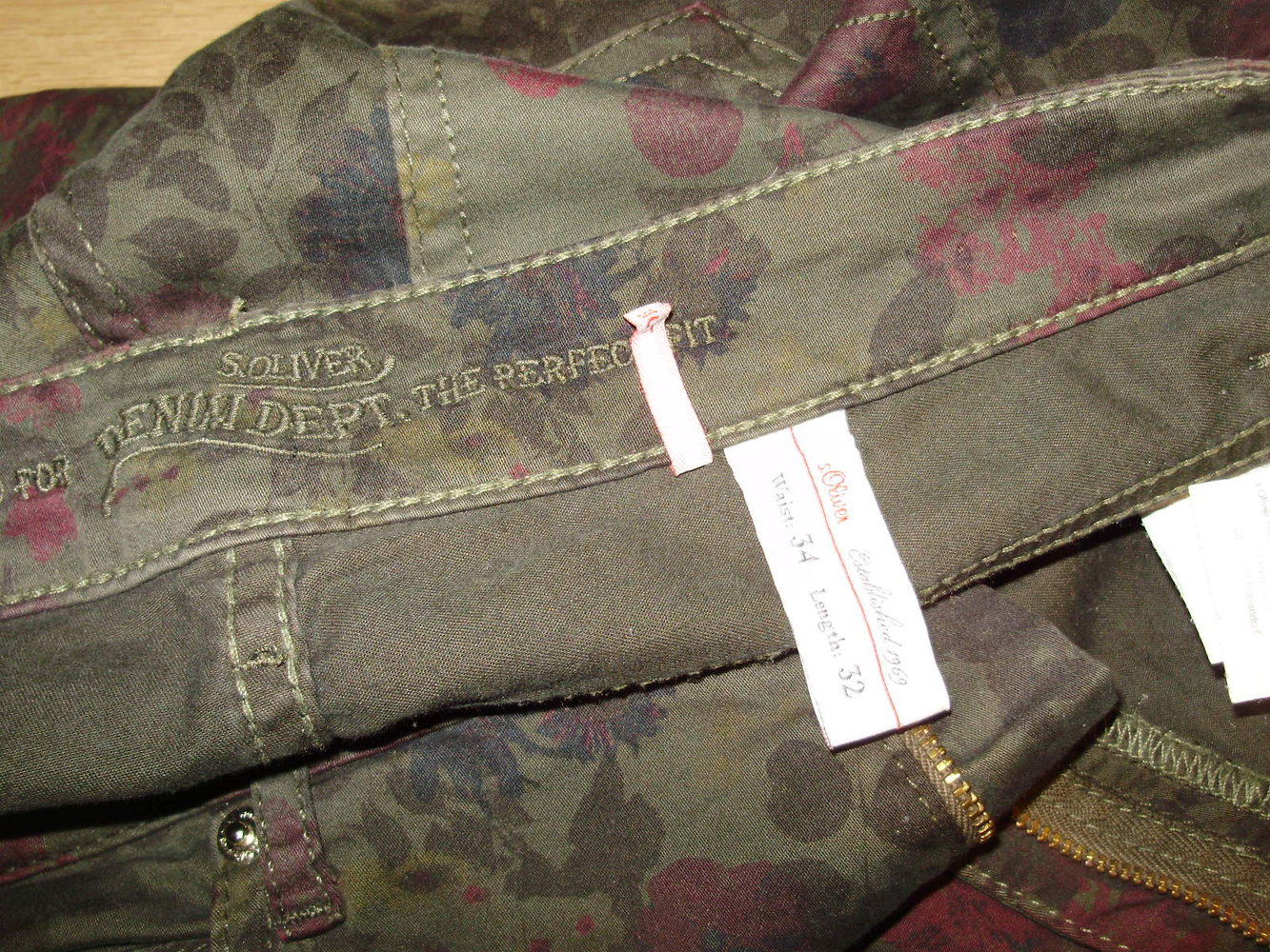 s. oliver Hose slim khaki dunkel Floralprint 34 wie neu