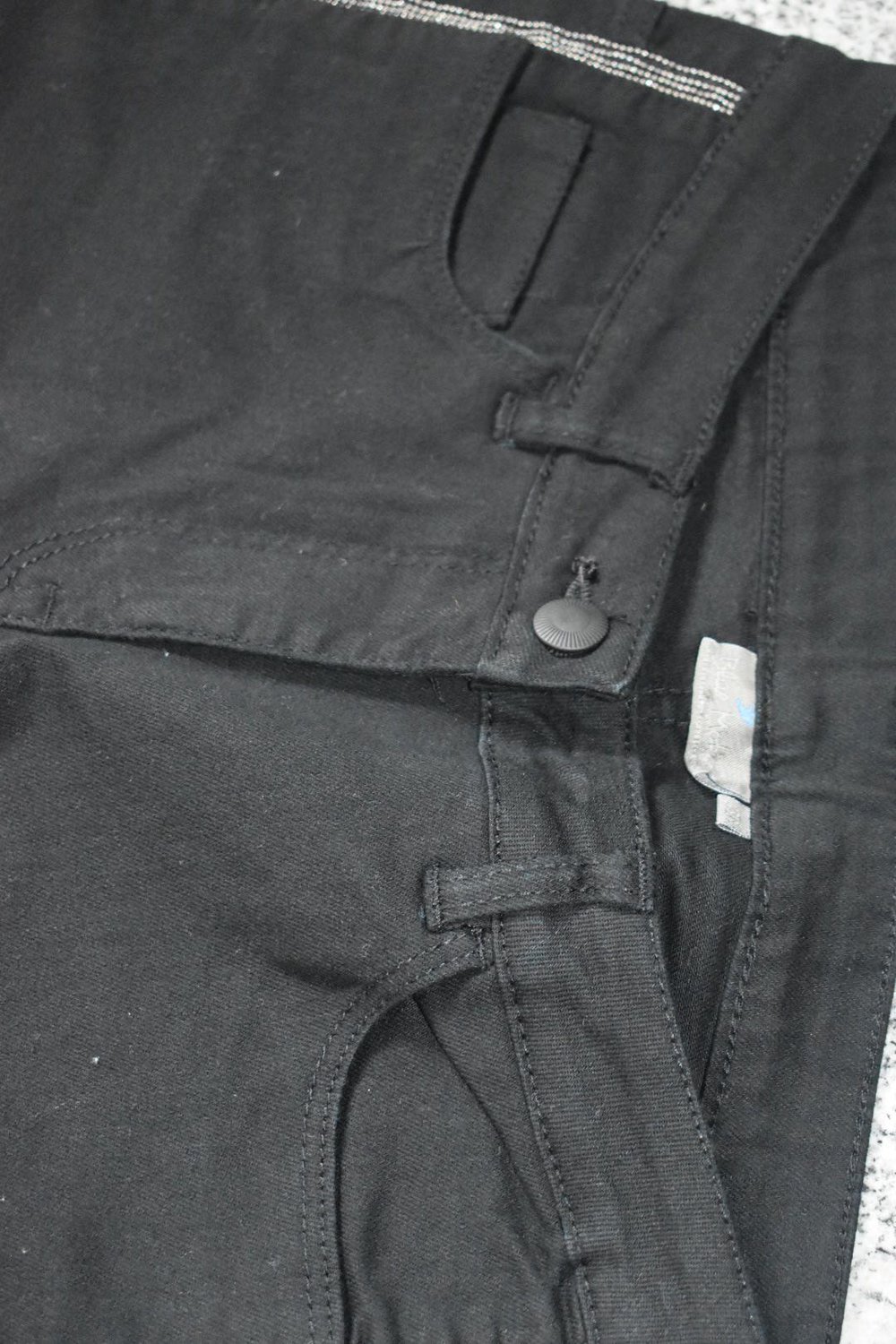 Verkaufe hose in schwarz mit glitzer streifen