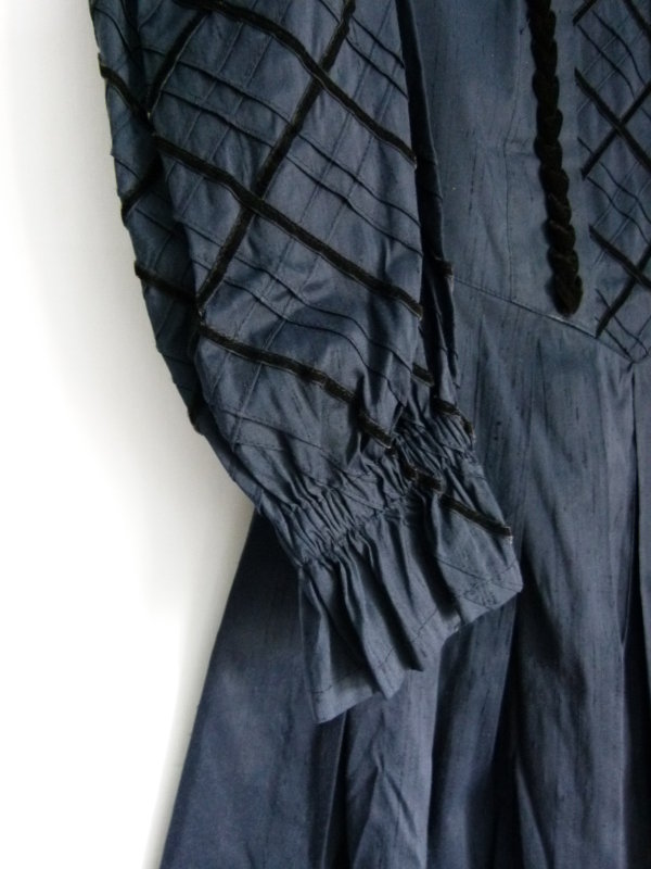 Seiden Folklore Kleid, historischer Schnitt, nachtblau schwarz, Gothic Trachten Larp Cottagecore Retro Vintage