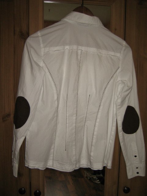 Bluse mit Ärmelpatches Stickerei Glitzer C.A.R.O