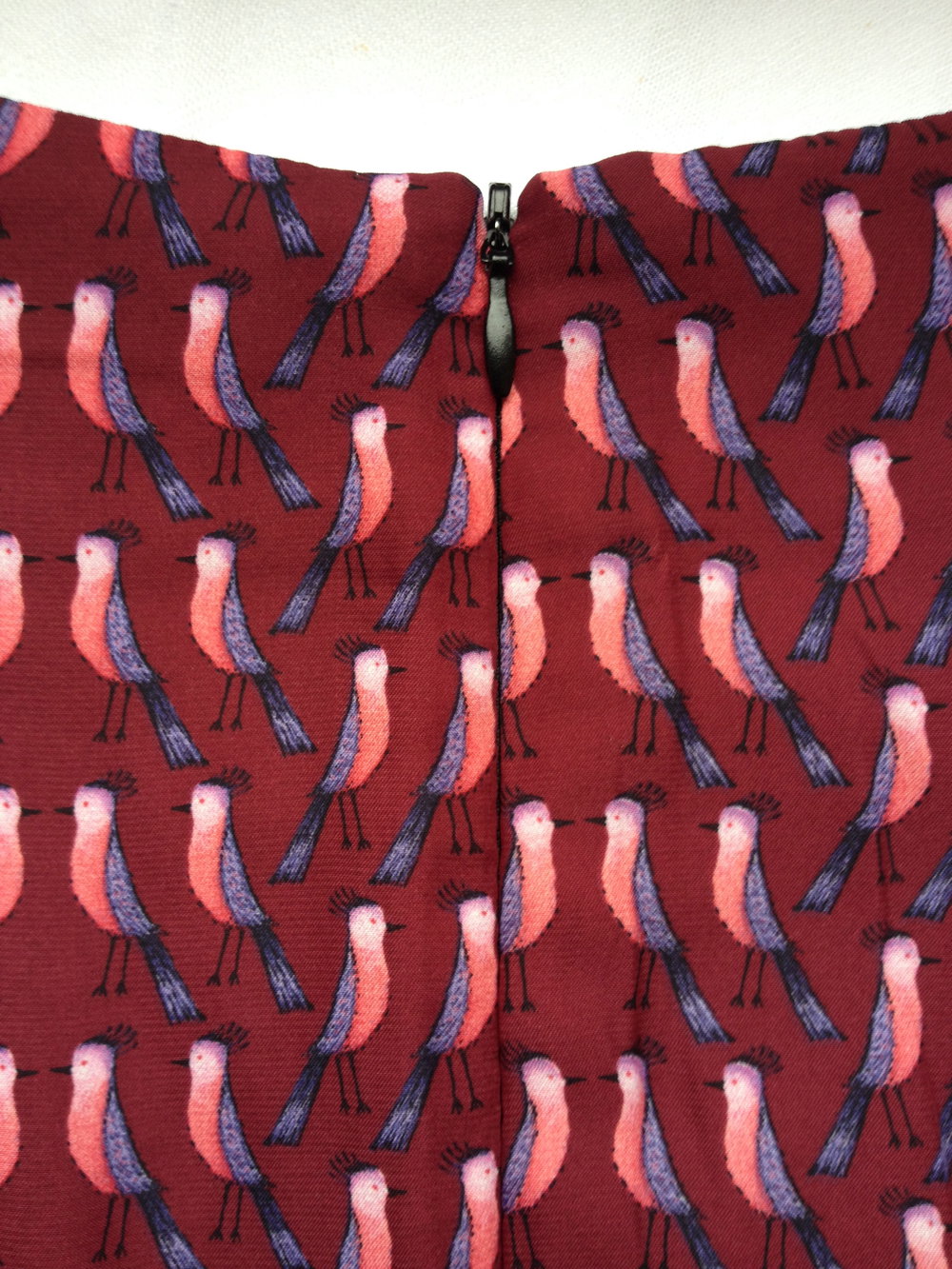 Wunderschönes Kleid mit Vogelmuster von Zara TRF