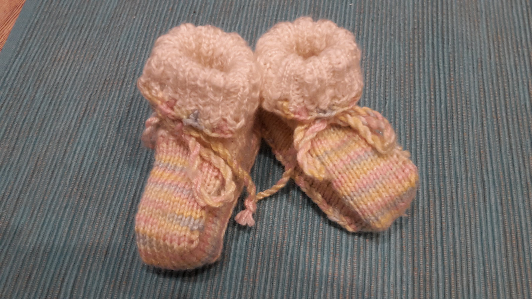 NEU Bunte Gestrickte Socken, Babysocken, süß, Geschenk Babyschuh