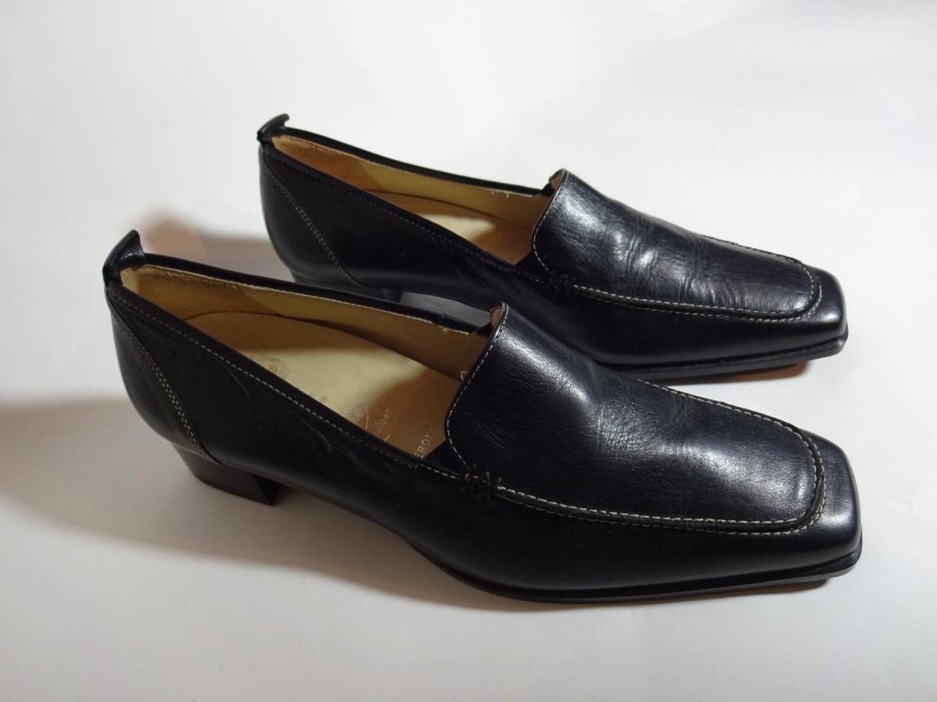 Neu Klassische schwarze Loafer Blockabsatz Fußbett Gr. 39