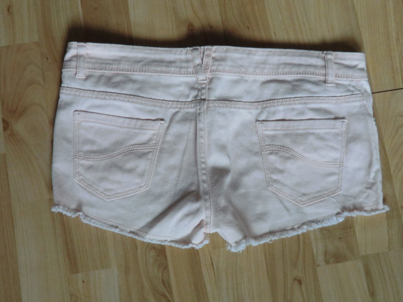 Hellrosa Hotpants mit Fransen Gr. 36