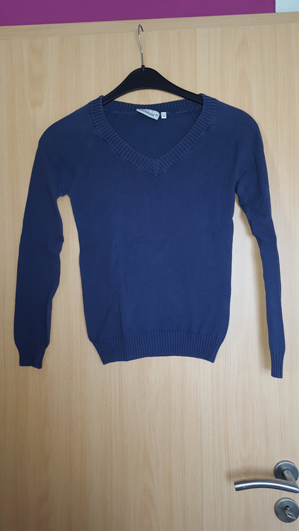 blauer Pullover